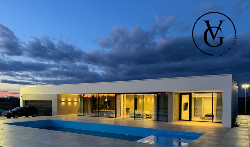 Izvorani, proprietate exclusivista, design minimalist.